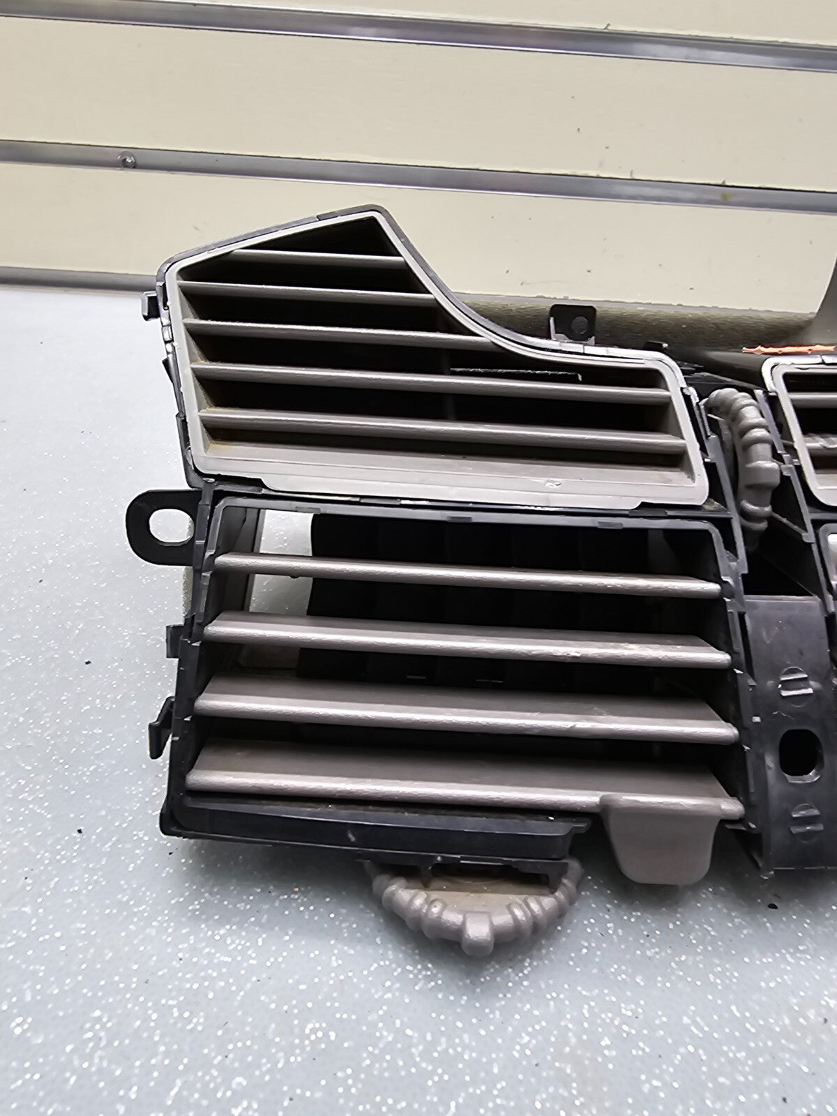 🔥04-08 Chevy Malibu Center Dash AC AIR Vent Tan  OEM