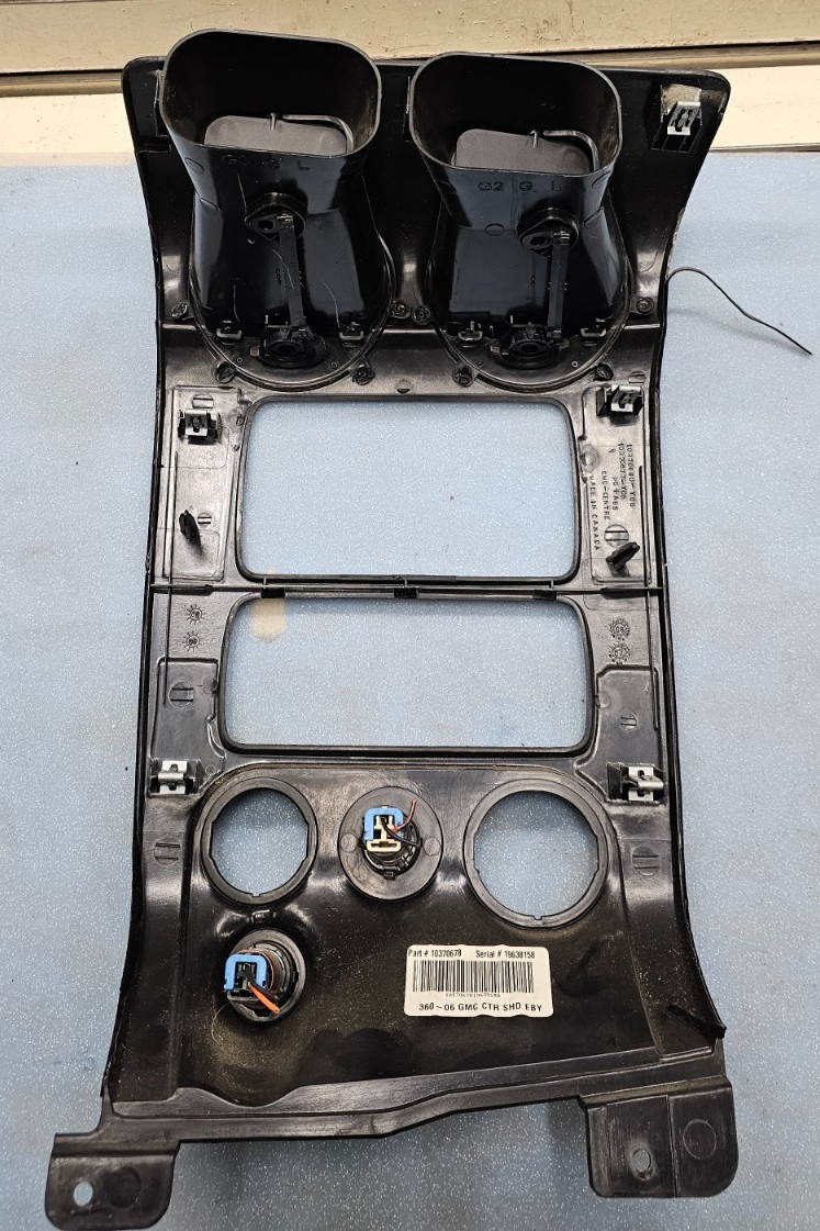 03-08 GMC ENVOY XL FRONT RADIO DASH VENT BEZEL CLIMATE CONTROL carbon fiber B45