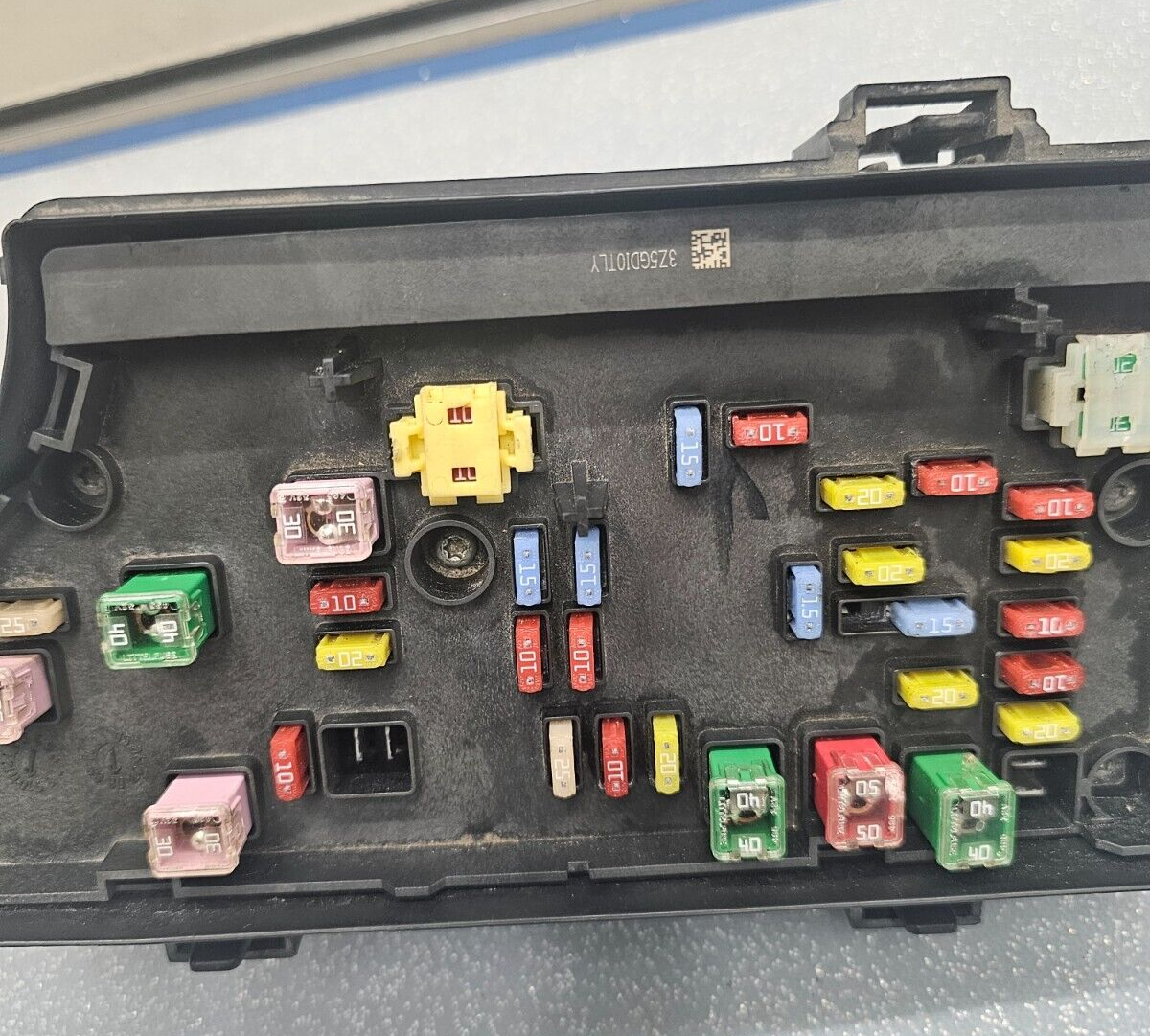 06-10 CHRYSLER PT CRUISER TIPM FUSE BOX RELAY CONTROL POWER MODULE HARD TOP BCM