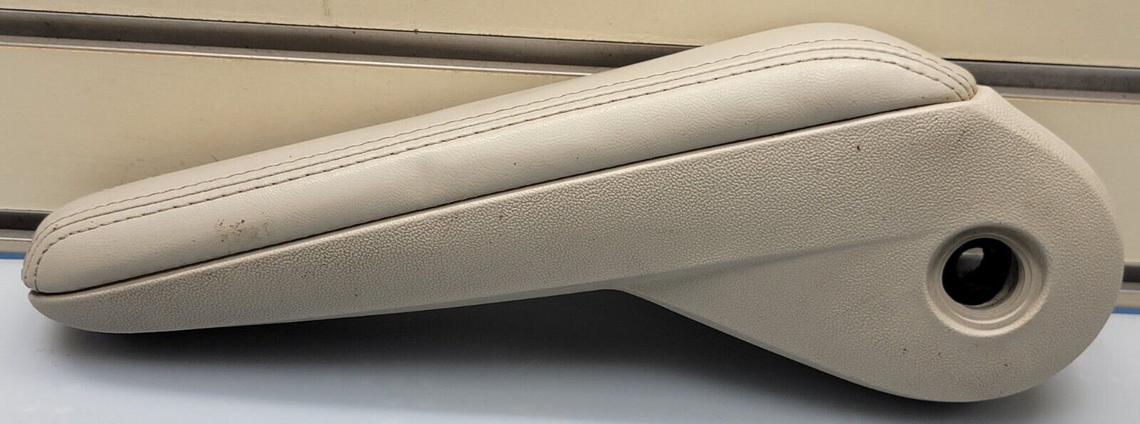 🔥11-20 CARAVAN TOWN & COUNTRY RIGHT PASSENGER SIDE FRONT SEAT ARMREST LIGHT TAN