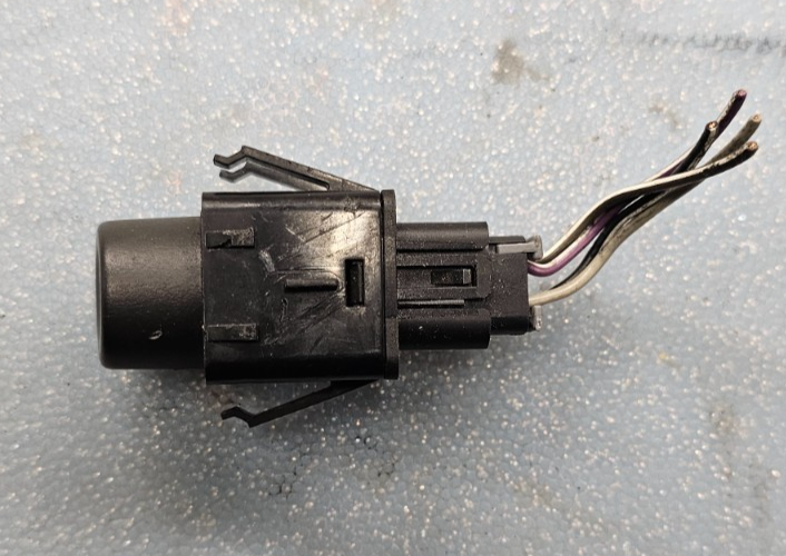 03-05 Saturn Ion Fog Light Foglight Lamp Traction Control Switch Assembly Black