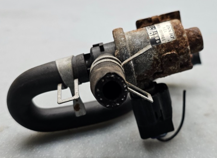 🔥03-06  Toyota Corolla /Matrix Vacuum Switch Valve /TC