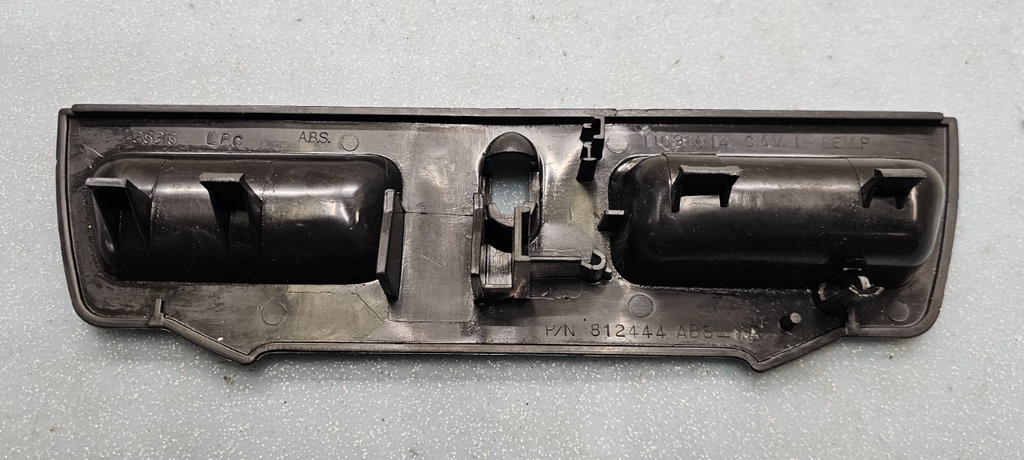 95-06 Silverado Sierra C/K 1500 2500 Center Console Jump Seat Lid Latch Assembly
