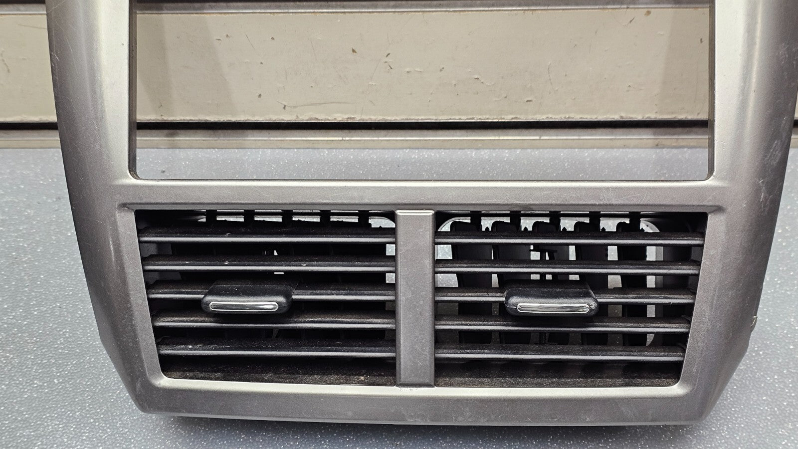 🔥08-14 FORESTER IMPREZA CENTER DASH AM FM RADIO STEREO BEZEL TRIM PANEL SILVER