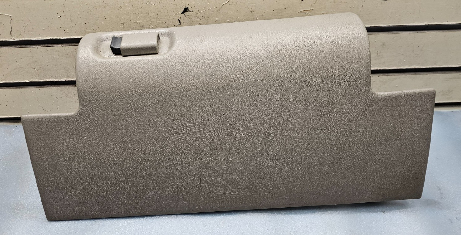 95-99 CHEVY GMC TRUCK SILVERADOC/K Glove Box Storage Compartment Assembly TAN