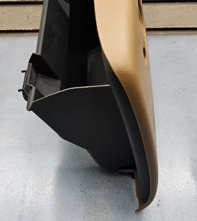 02-05 trailblazer Envoy Rainier Dash Glove Box Storage Compartment Assembly Tan