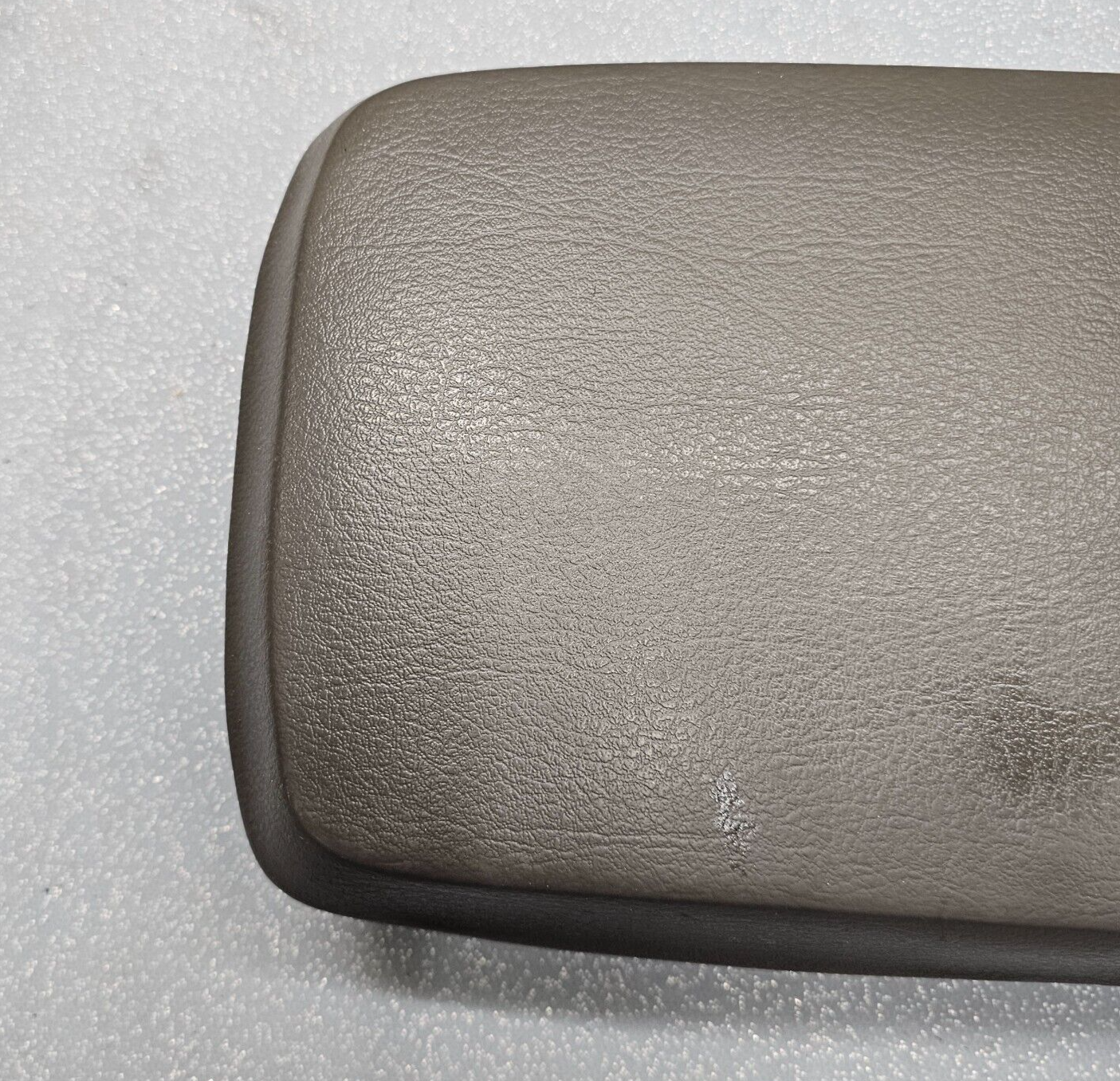 02-05 EXPLORER Mountaineer Center Console Lid Armrest Top Cover Assembly DK TAN