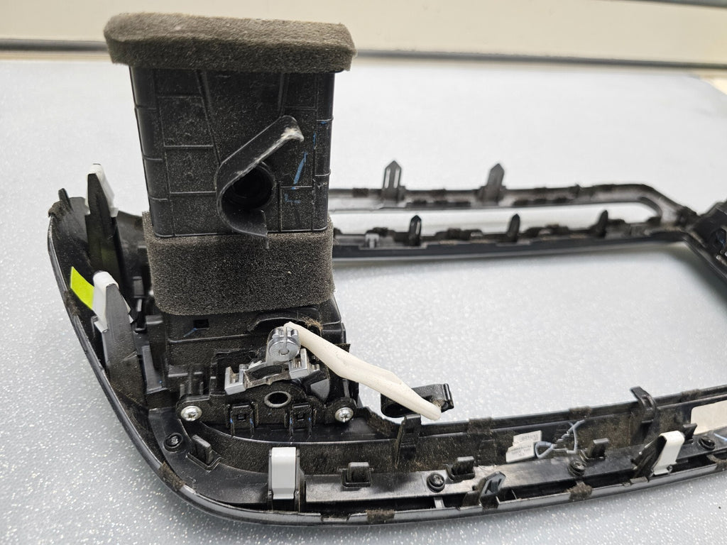🔥16-18 KIA SORENTO CENTER DASH RADIO SURROUND BEZEL TRIM PANEL Assembly Silver