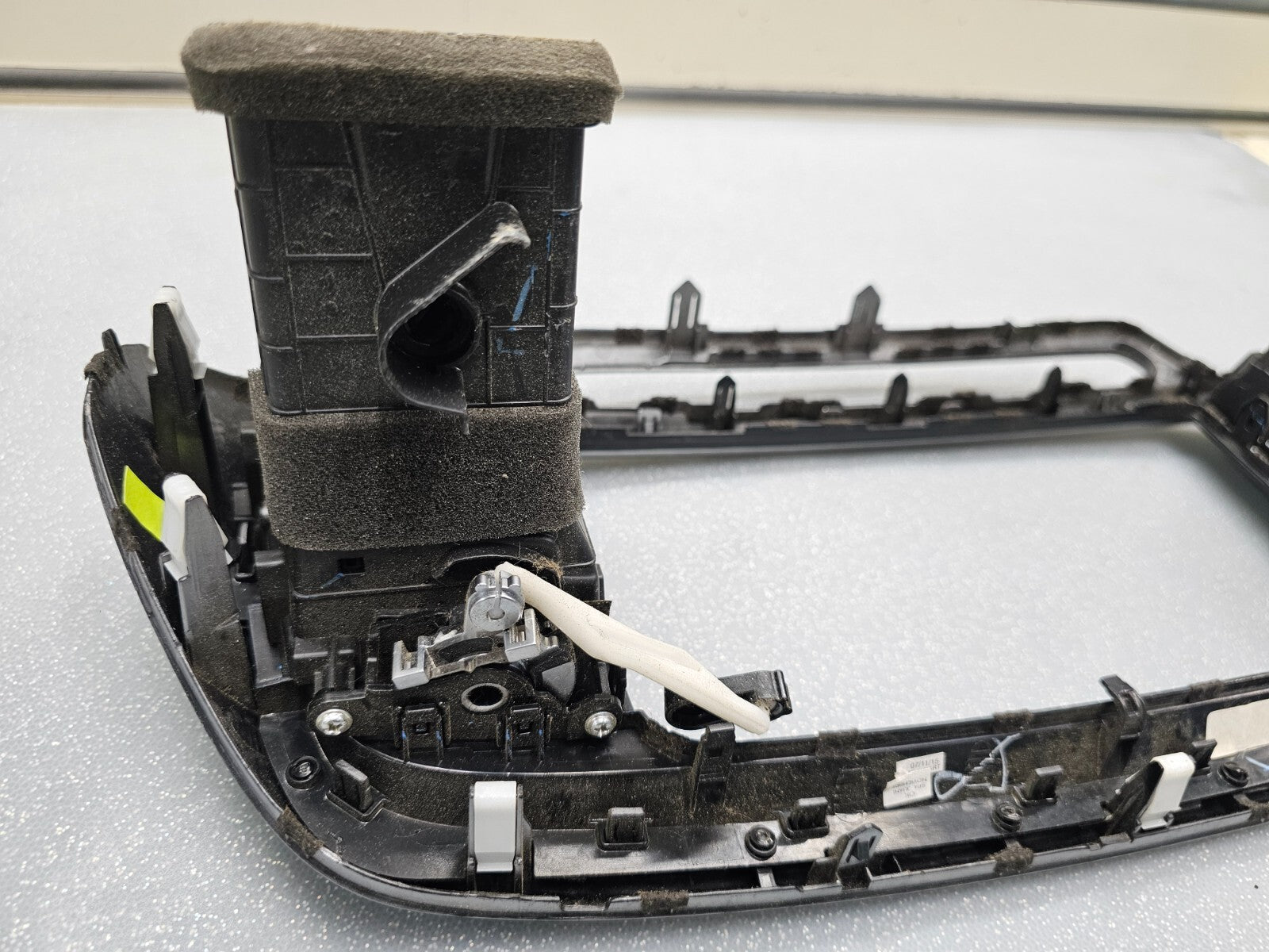 🔥16-18 KIA SORENTO CENTER DASH RADIO SURROUND BEZEL TRIM PANEL Assembly Silver