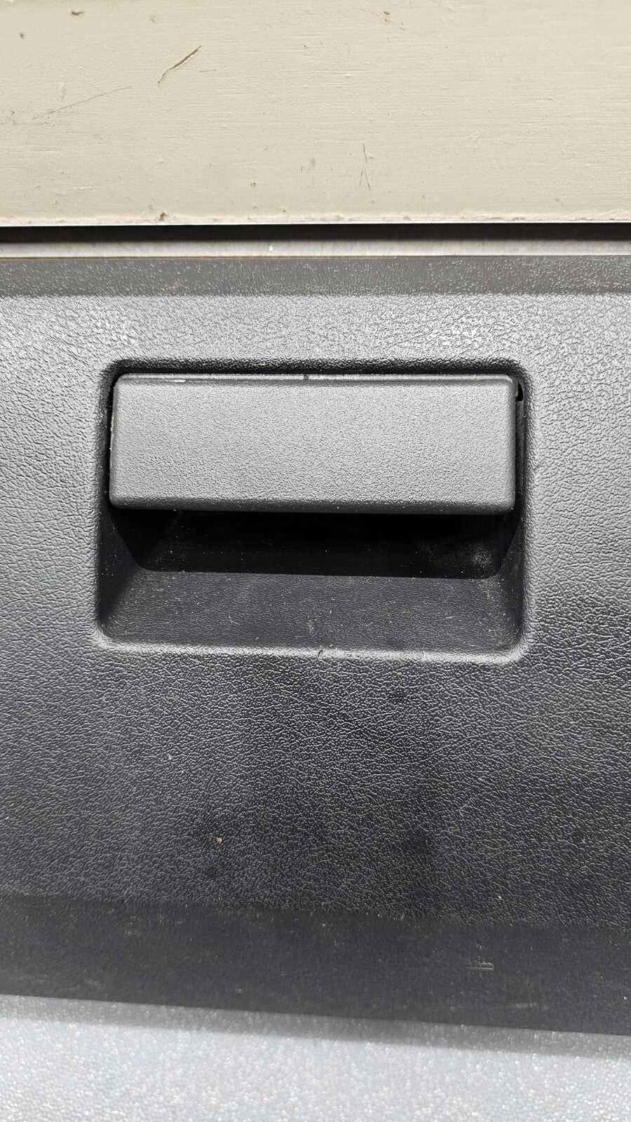08-12 Liberty Dash Glove Box Storage Compartment Assembly Instrument Panel Black