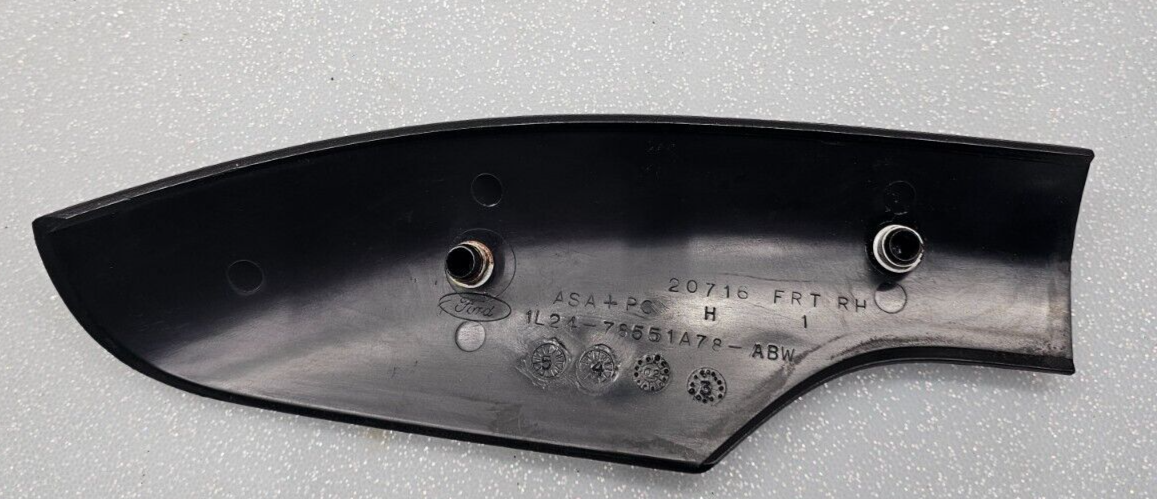 🔥02 -04 Ford Explorer—Right Front Roof Luggage Rack End Trim Cap