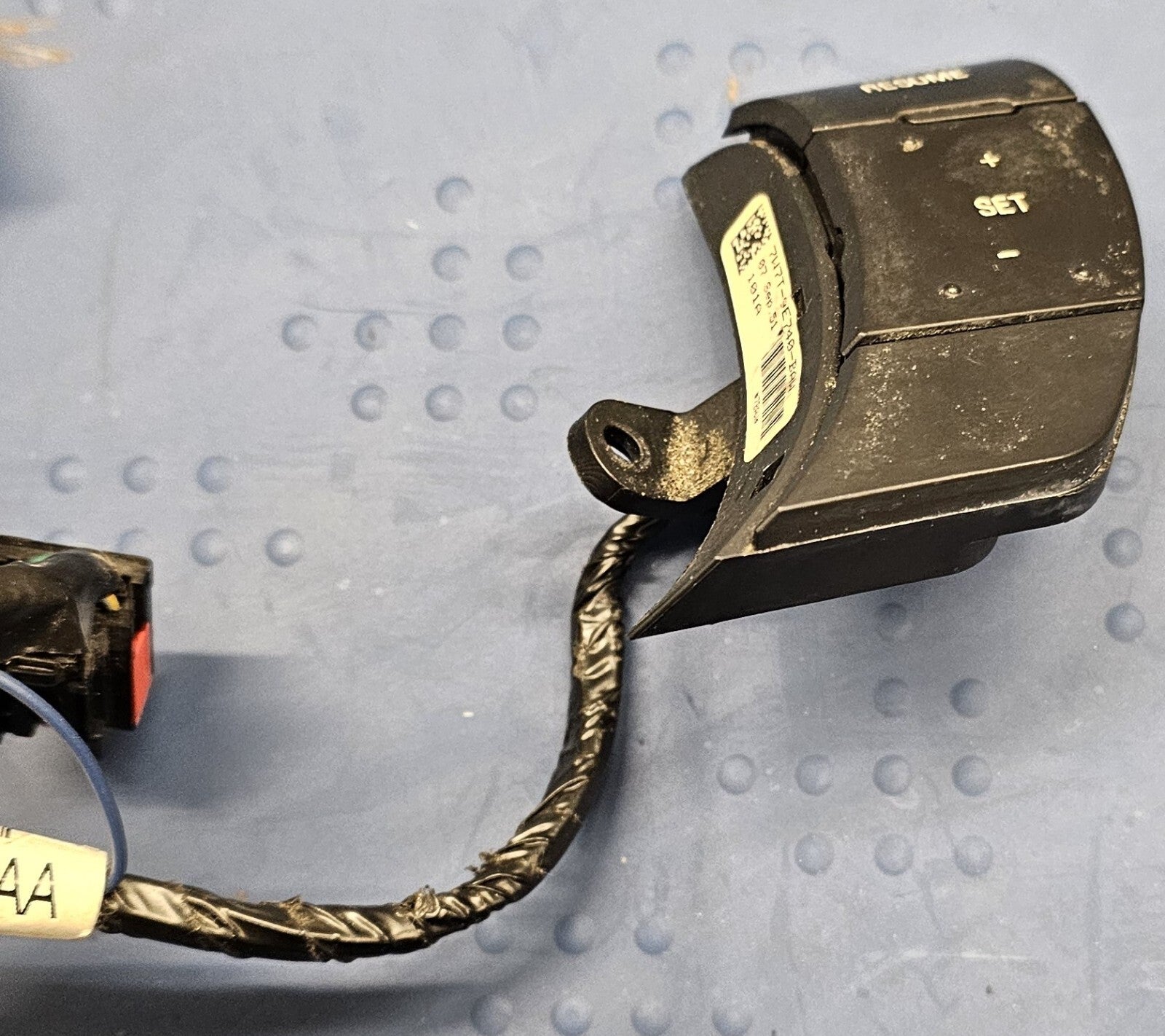 05-11 CROWN VICTORIA GRAND MARQUIS STEERING COLUMN WHEEL CRUISE SWITCH ASSEMBLY