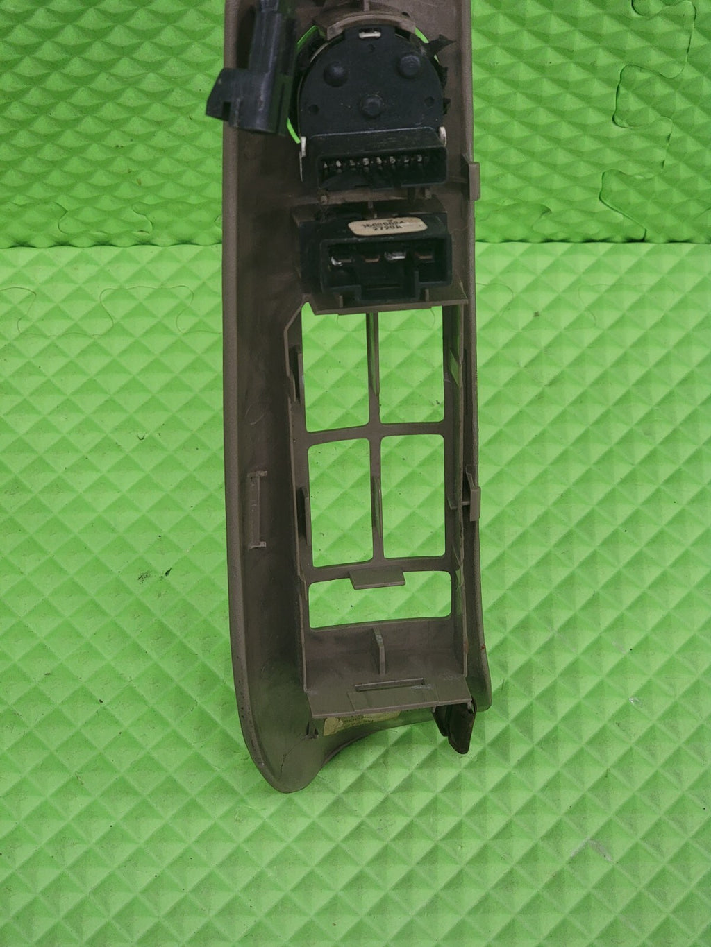 95-99 CHEVY TAHOE SUBURBAN GMC YUKON Driver Master Power Window Switch Tan WS2