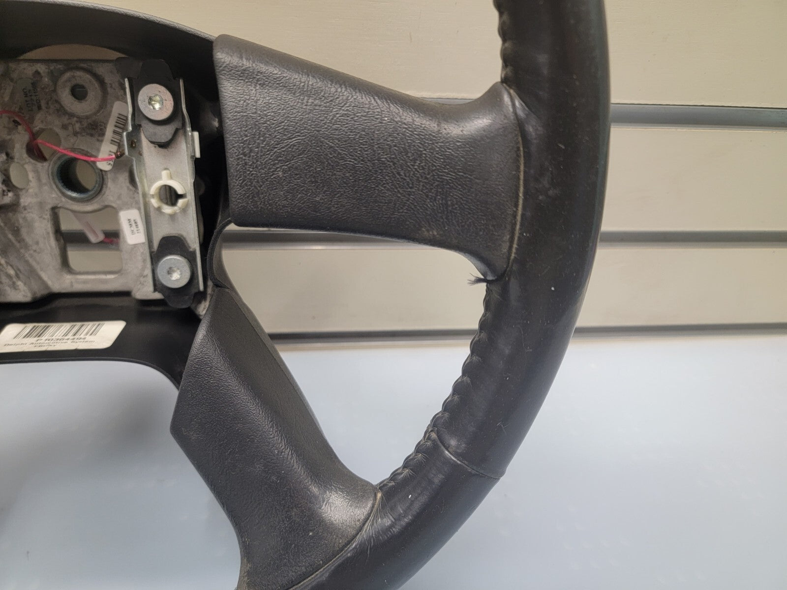 02-09 Trailblazer Envoy03-06 SILVERADO SIERRA YUKON STEERING WHEEL LEATHER BLACK