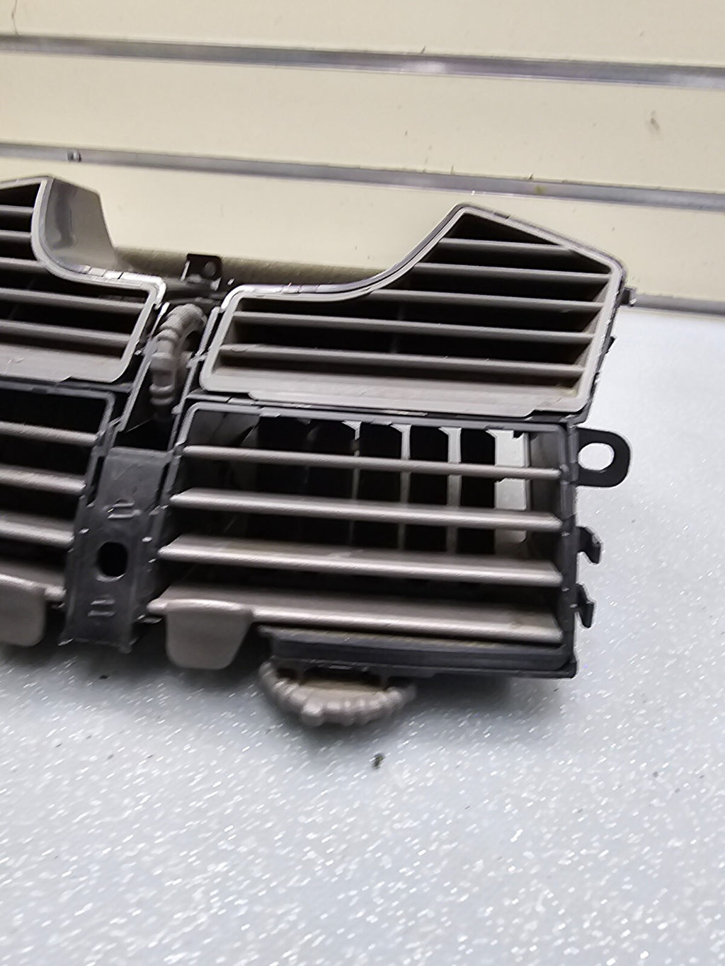 🔥04-08 Chevy Malibu Center Dash AC AIR Vent Tan  OEM