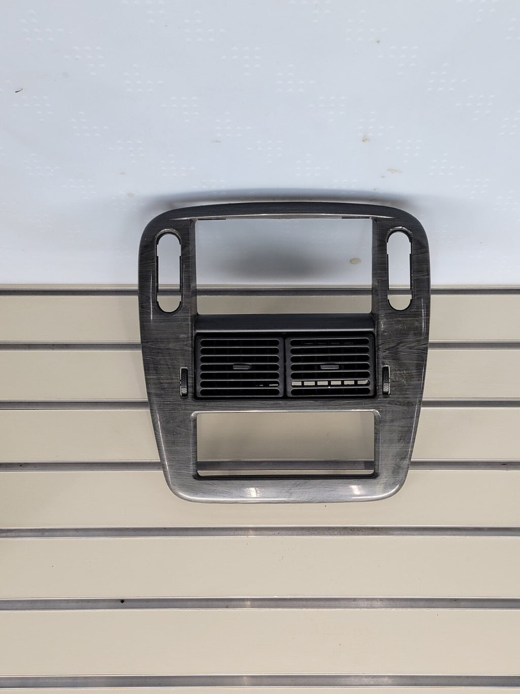 02-05 FORD EXPLORER RADIO AUDIO CLIMATE TEMPERATURE CONTROL BEZEL TRIM GRAY