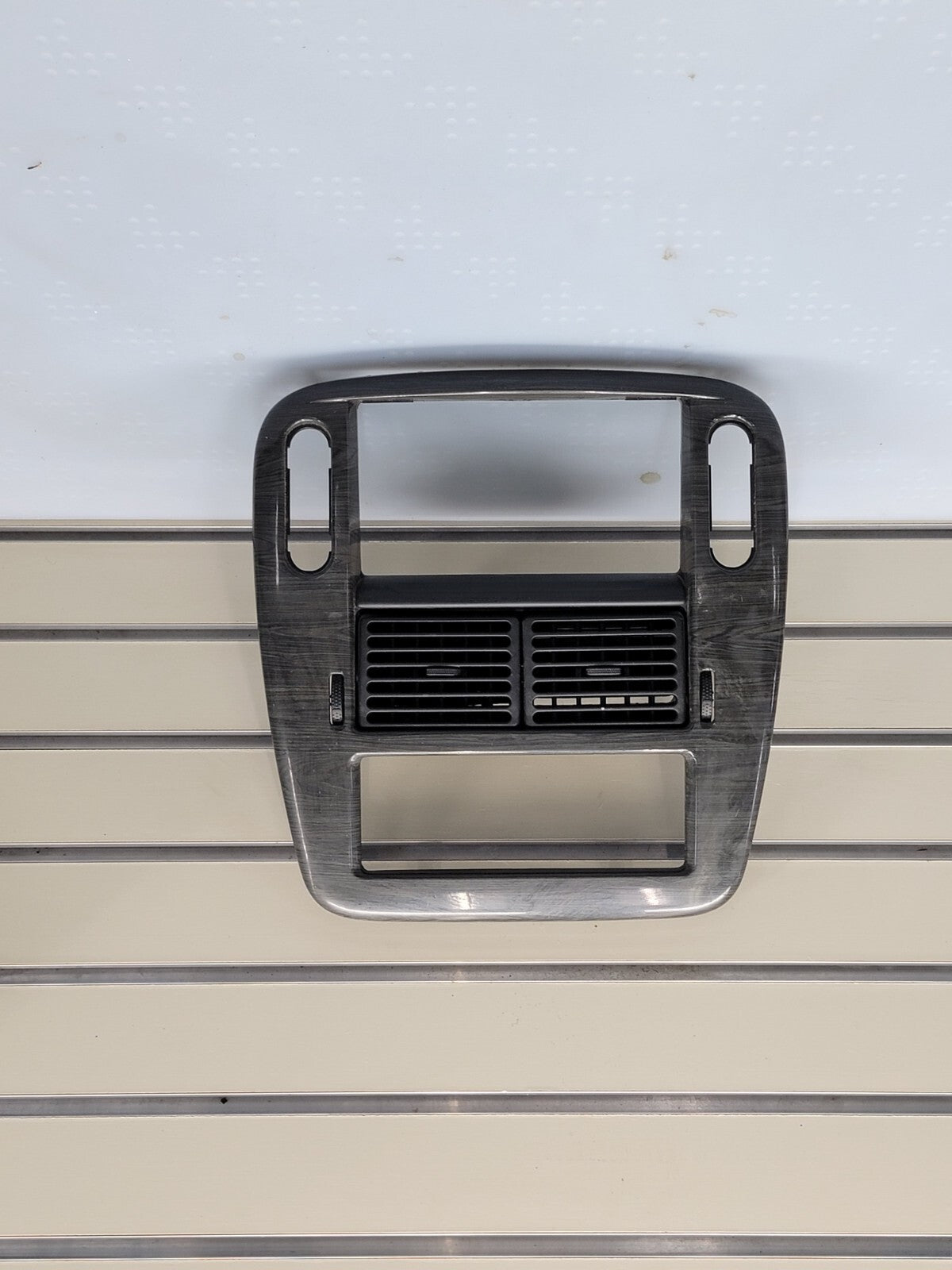 02-05 FORD EXPLORER RADIO AUDIO CLIMATE TEMPERATURE CONTROL BEZEL TRIM GRAY