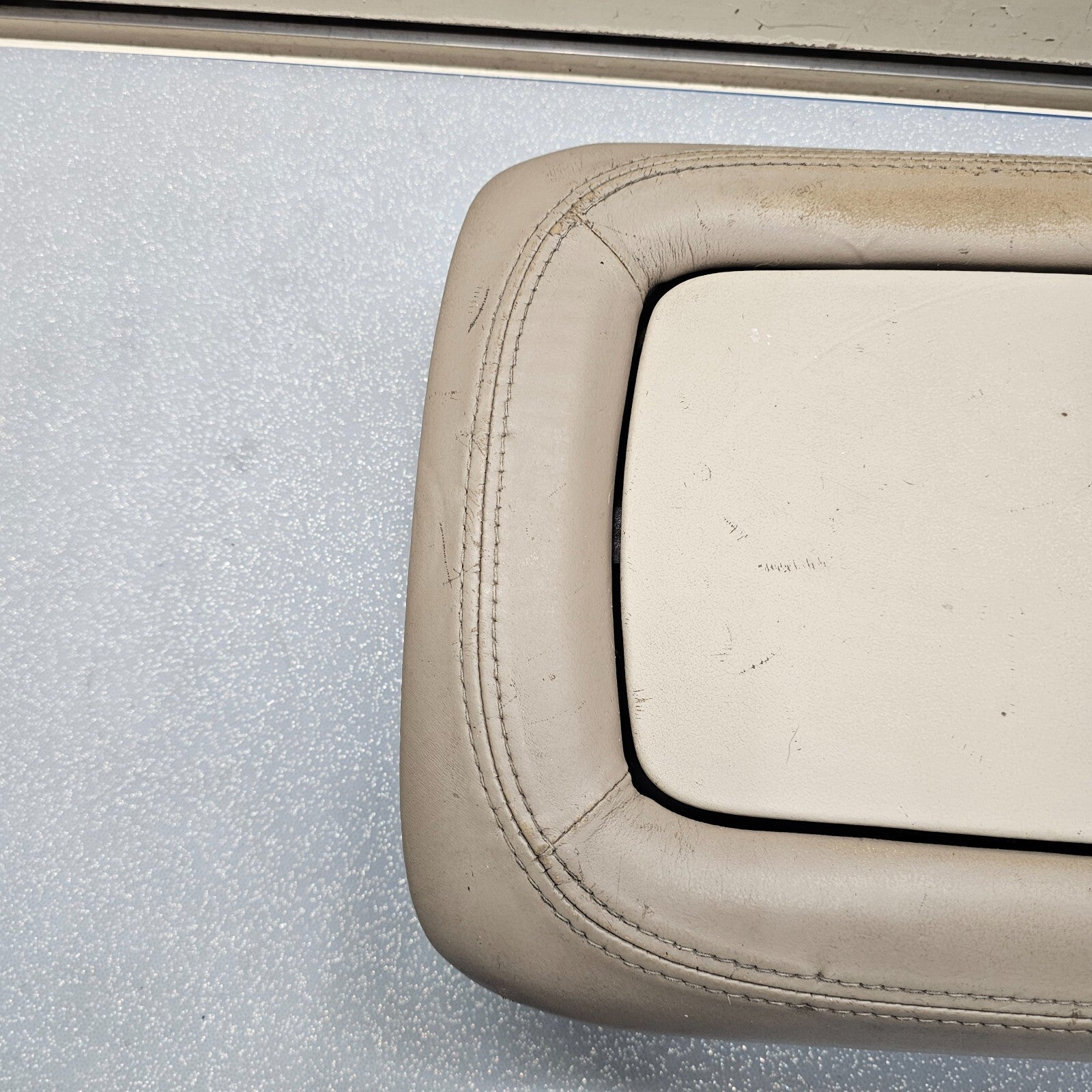 🔥01-02 Yukon Escalade Center Console Armrest Lid Cover Pad Assembly TAN L8