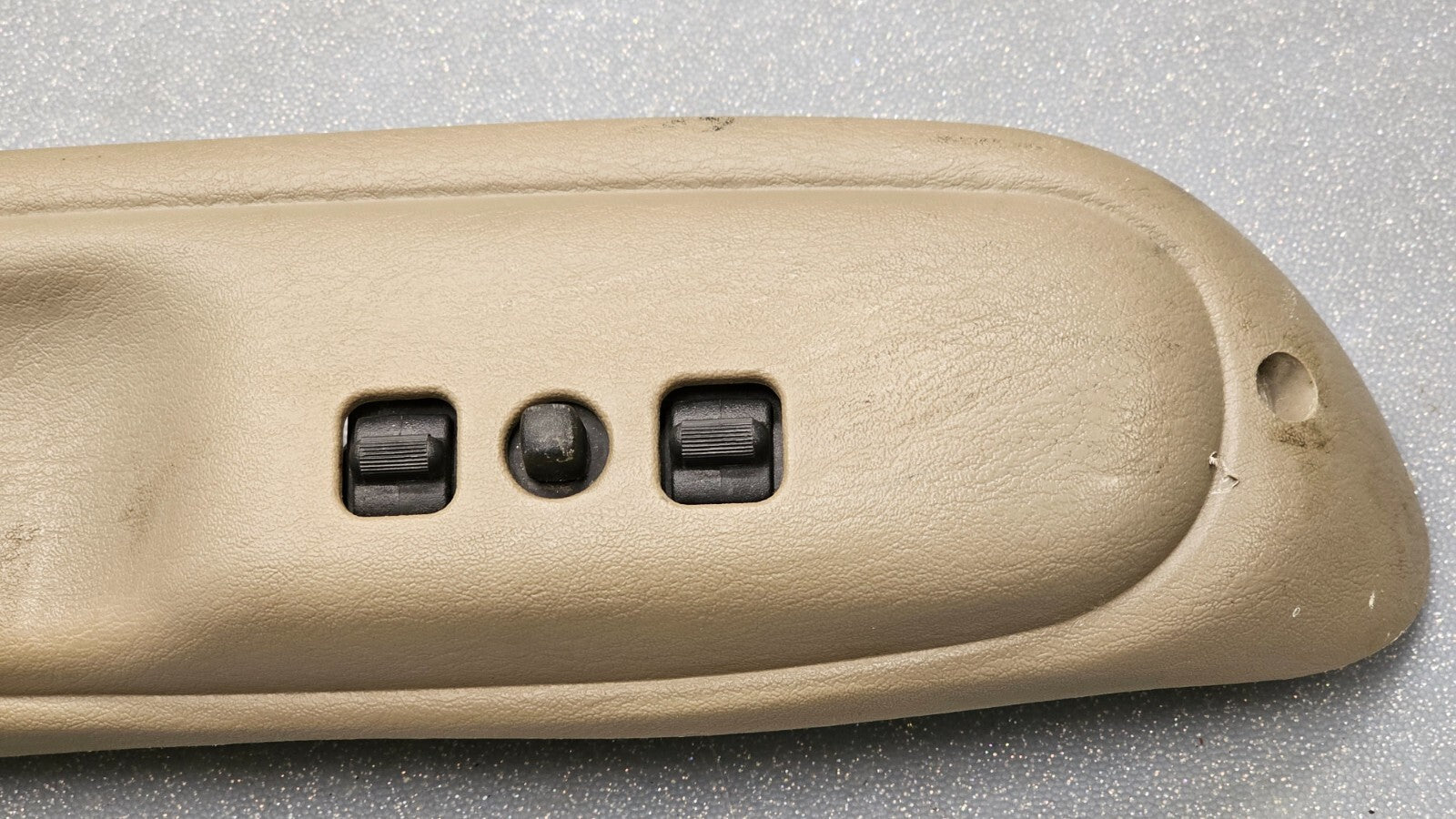 97-05 DODGE RAM GRAND CHEROKEE LEFT DRIVER POWER SEAT SWITCH BEZEL ASSEMBLY TAN