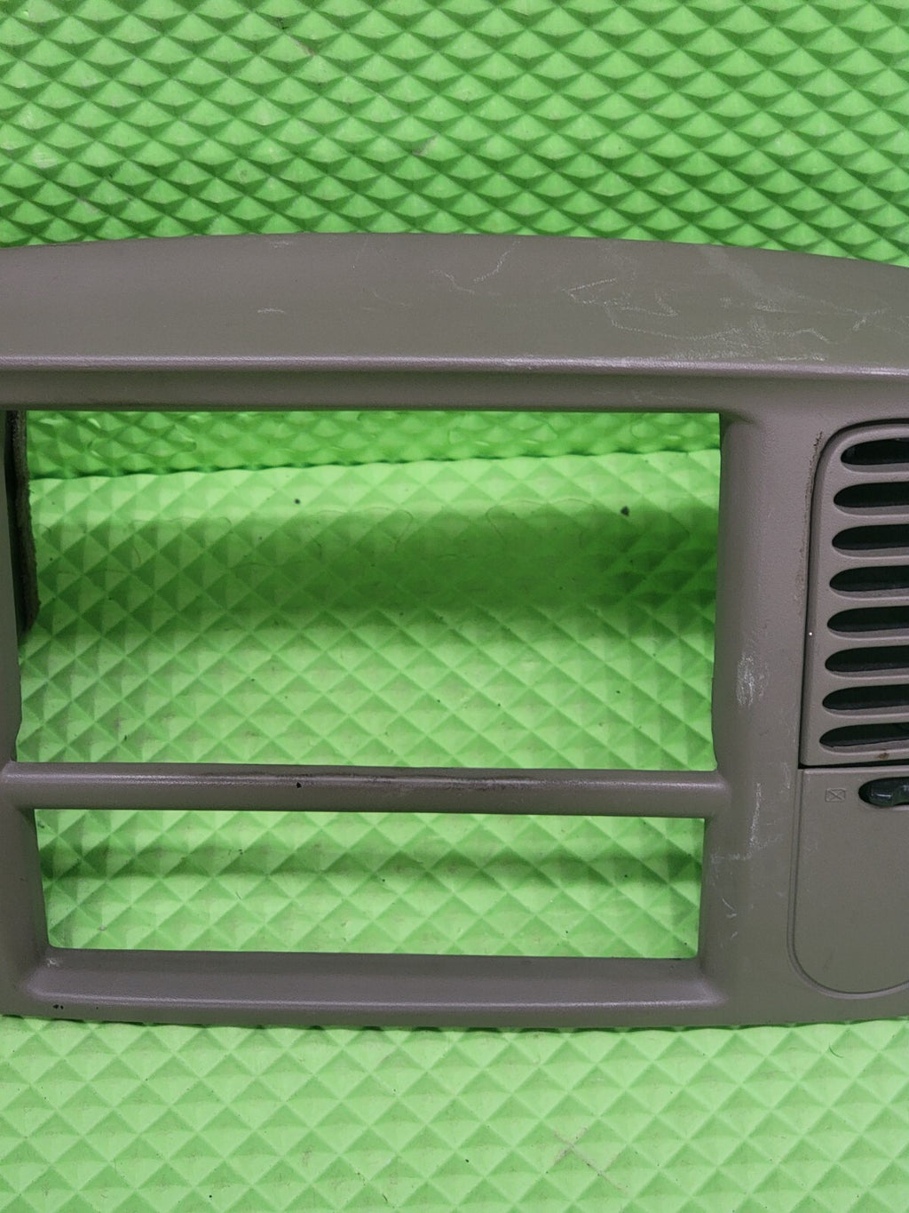 🔥97-03 Ford F150 Center Dash Radio Climate BEZEL Trim Panel Line Light Tan B1