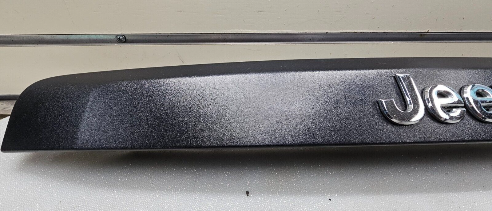 07-17 Jeep Patriot Compass Lift Gate Trim Molding Handle Bezel License Assembly