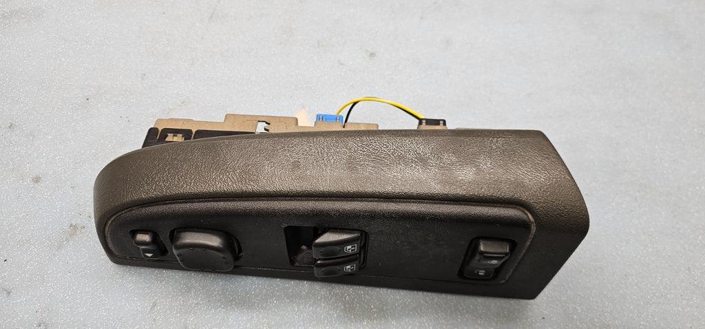 03-06 Silverado Sierra Power Left Driver Master Window Switch Assembly Black WS4