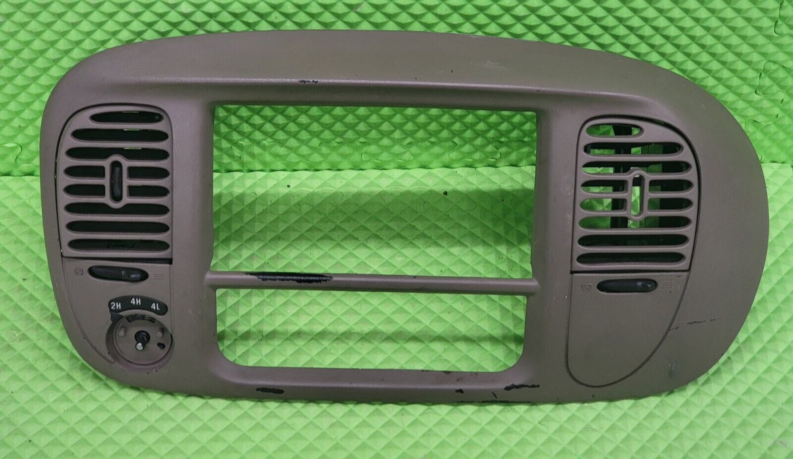 🔥97-03 Ford F150 Center Dash Radio Climate BEZEL Trim Panel Line Light Tan B1