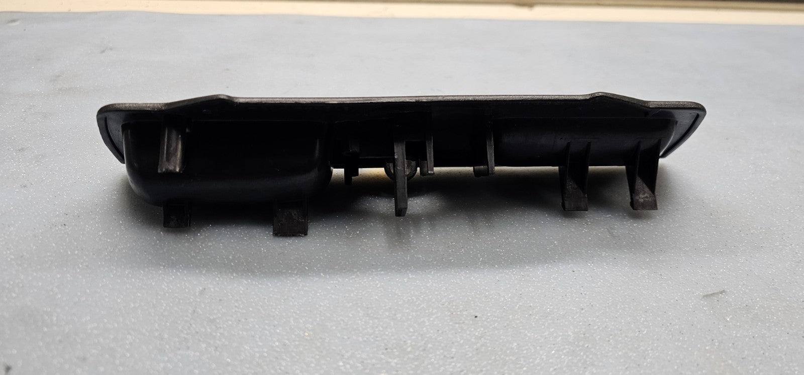 95-06 Silverado Sierra C/K 1500 2500 Center Console Jump Seat Lid Latch Assembly