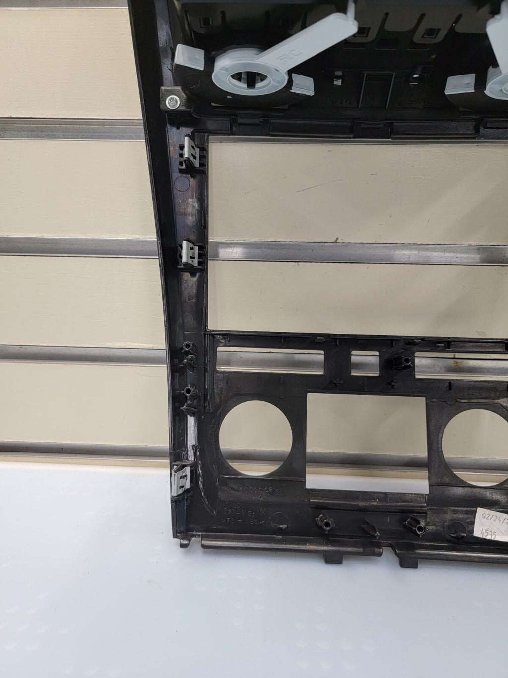 🔥07-12 GMC Acadia OEM Silver Center Dash Bezel Radio Climate Controls Surround