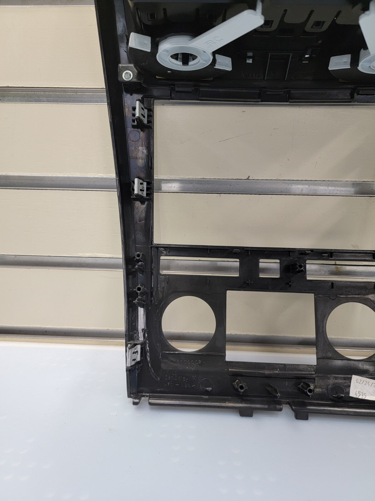 🔥07-12 GMC Acadia OEM Silver Center Dash Bezel Radio Climate Controls Surround