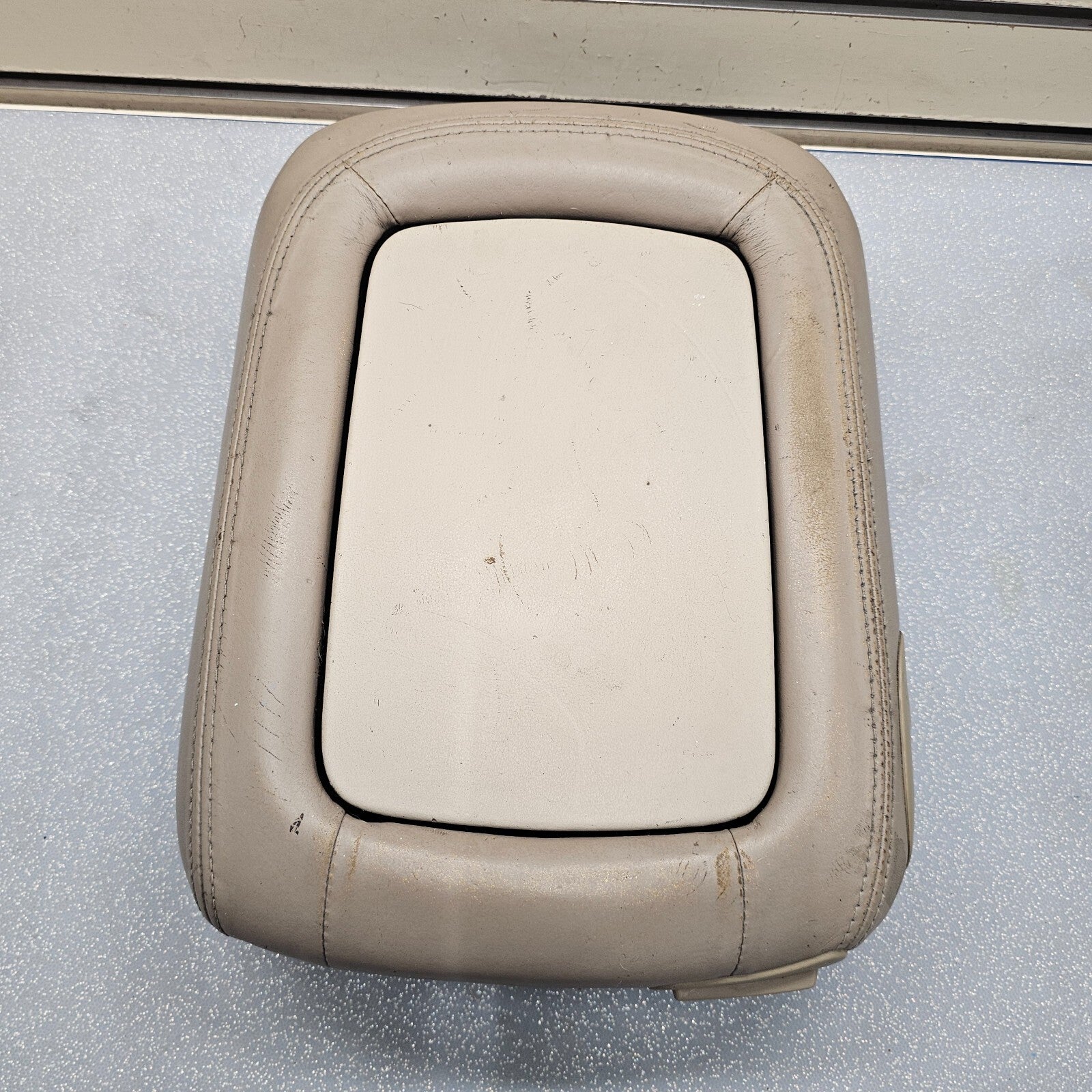 🔥01-02 Yukon Escalade Center Console Armrest Lid Cover Pad Assembly TAN L8