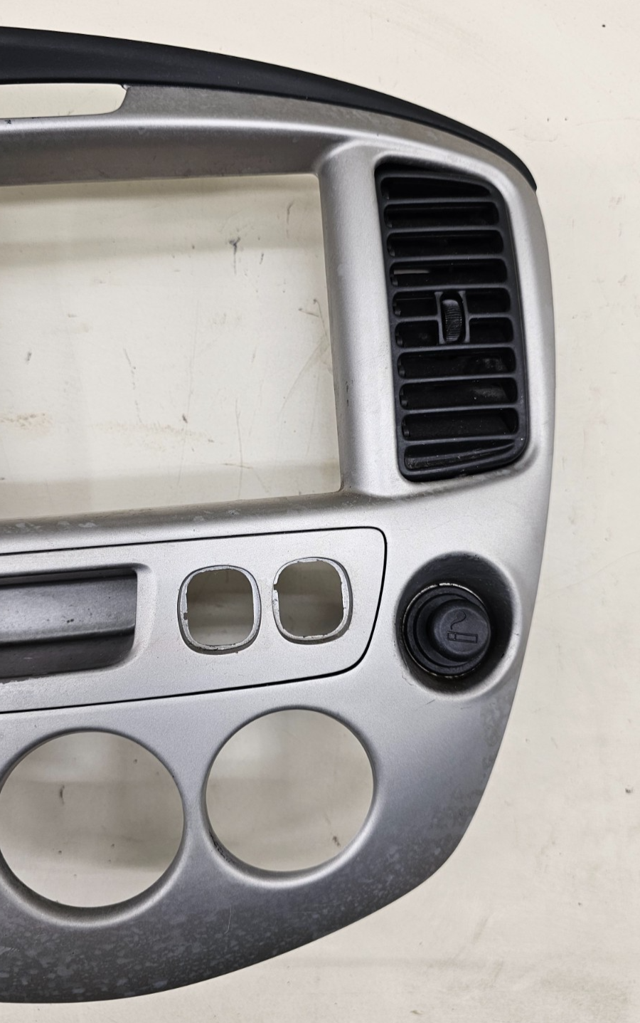 01-06 Tribute Dash Instrument Cluster Speedometer Bezel Trim Panel Black/Silver