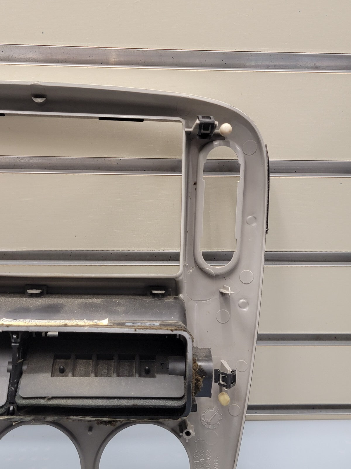02-05 FORD EXPLORER RADIO AUDIO CLIMATE TEMPERATURE CONTROL BEZEL TRIM silver