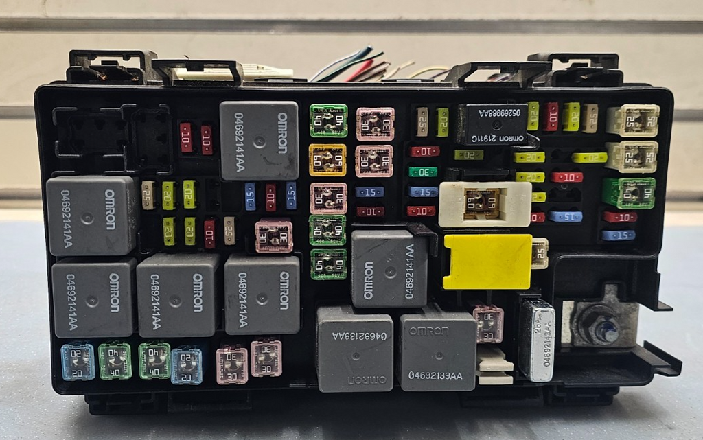 🔥2010 Jeep Liberty Nitro Interior Fuse Box TIPM Integrated Module OEM