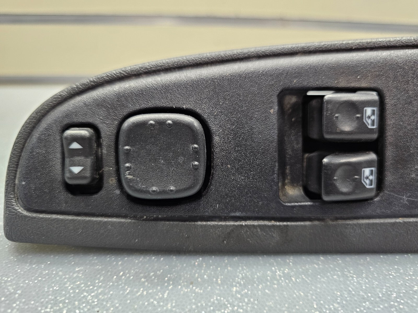 03-06 Silverado Sierra Power Front Driver Window Control Switch Assembly WS4