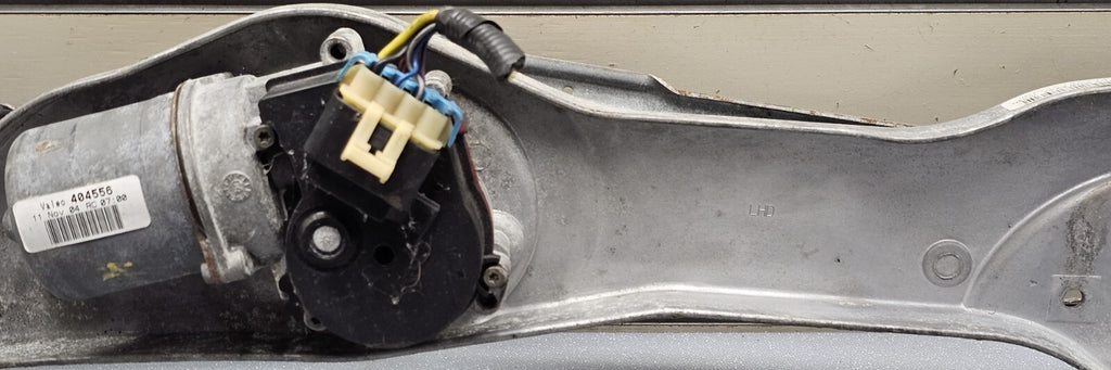 🔥2003 - 2007 CADILLAC CTS WINDSHIELD WIPER ASSEMBLY WITH MOTOR