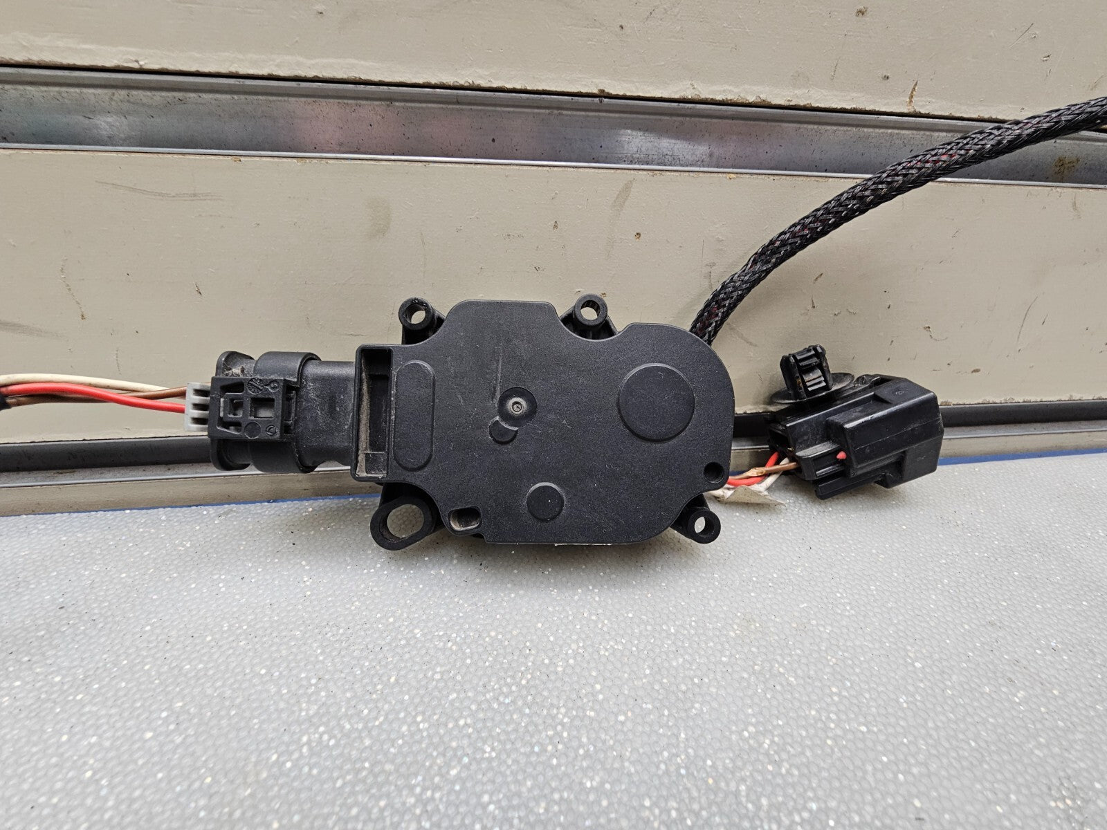 2013-2016 Ford Fusion Focus Grille Active Shutter Motor Actuator Assembly OEM