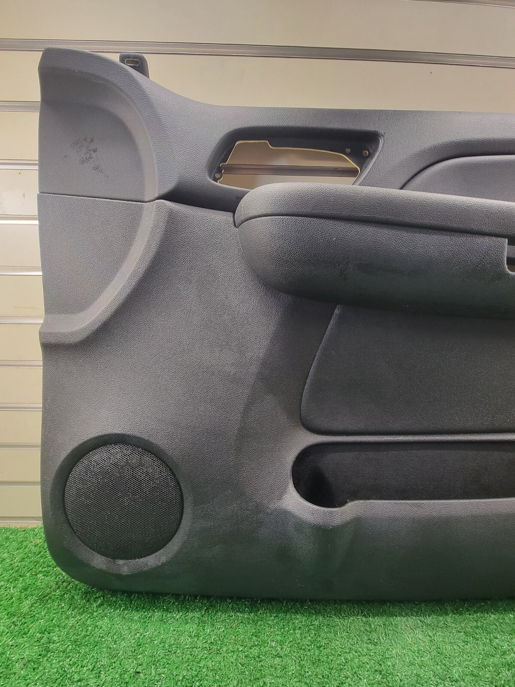 🔥07-09 Chevy Suburban Tahoe Yukon Front Door Trim Panel RIGHT PASSENGER GRAYD15