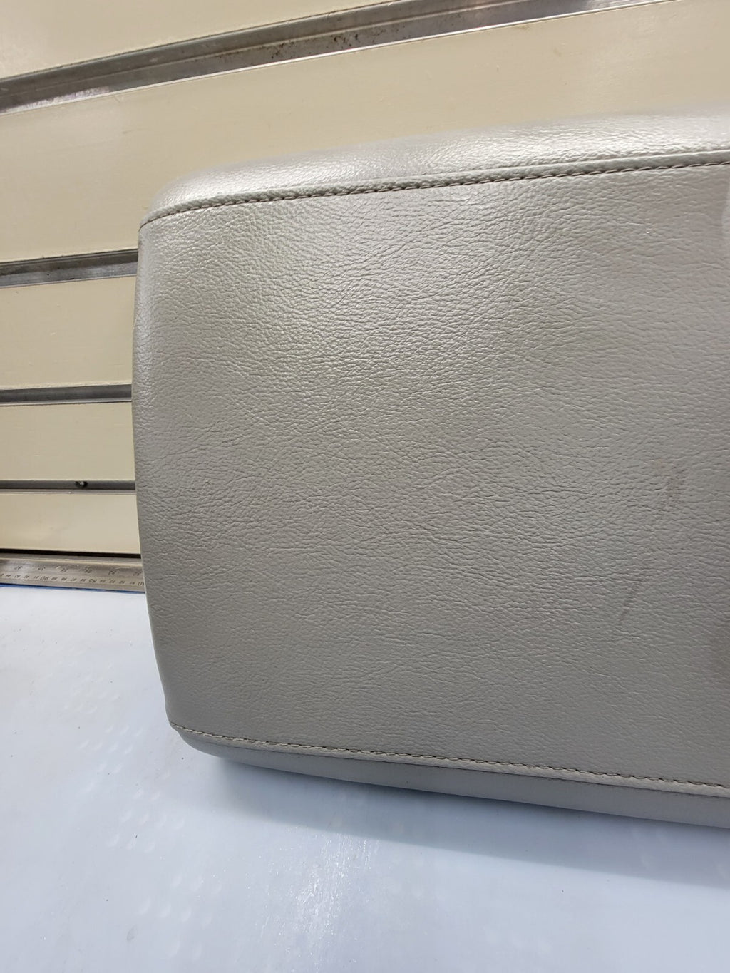🔥2003-2006 FORD EXPEDITON CENTER CONSOLE ARMREST LID LIGHT GRAY LEATHER