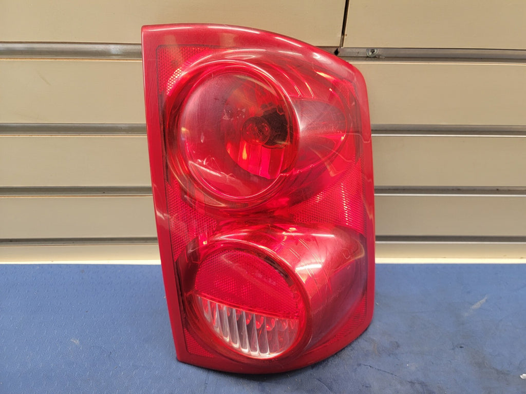 🔥05-11 Dodge Dakota Quarter Tail Light Outer Lamp Right Passenger Assembly