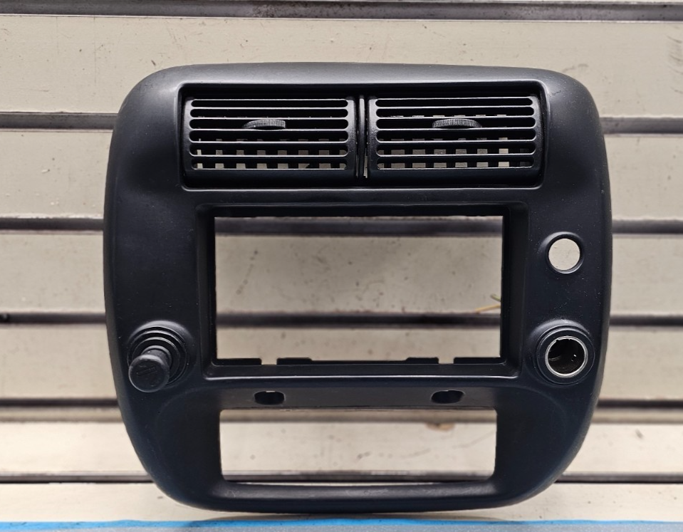 95-10 Ranger Explorer Center Dash Radio Stereo Display Bezel Trim Panel BLACK B2