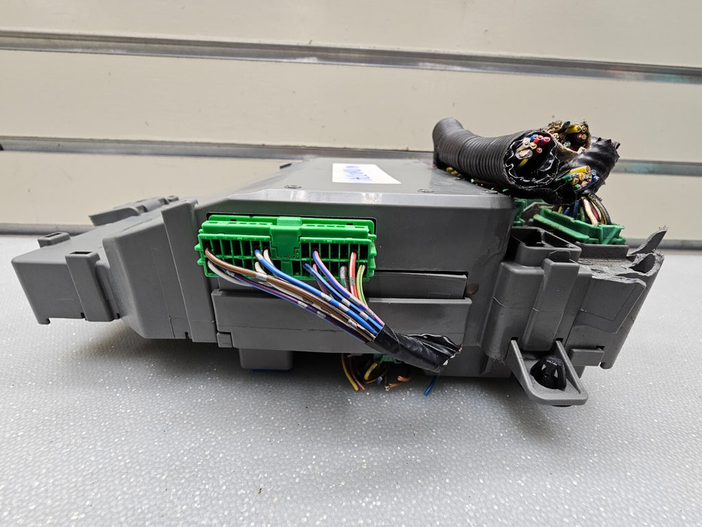 🔥03-05 Honda Accord 4cyl 4dr sedan INTERIOR Engine Fuse Relay Box Compartment