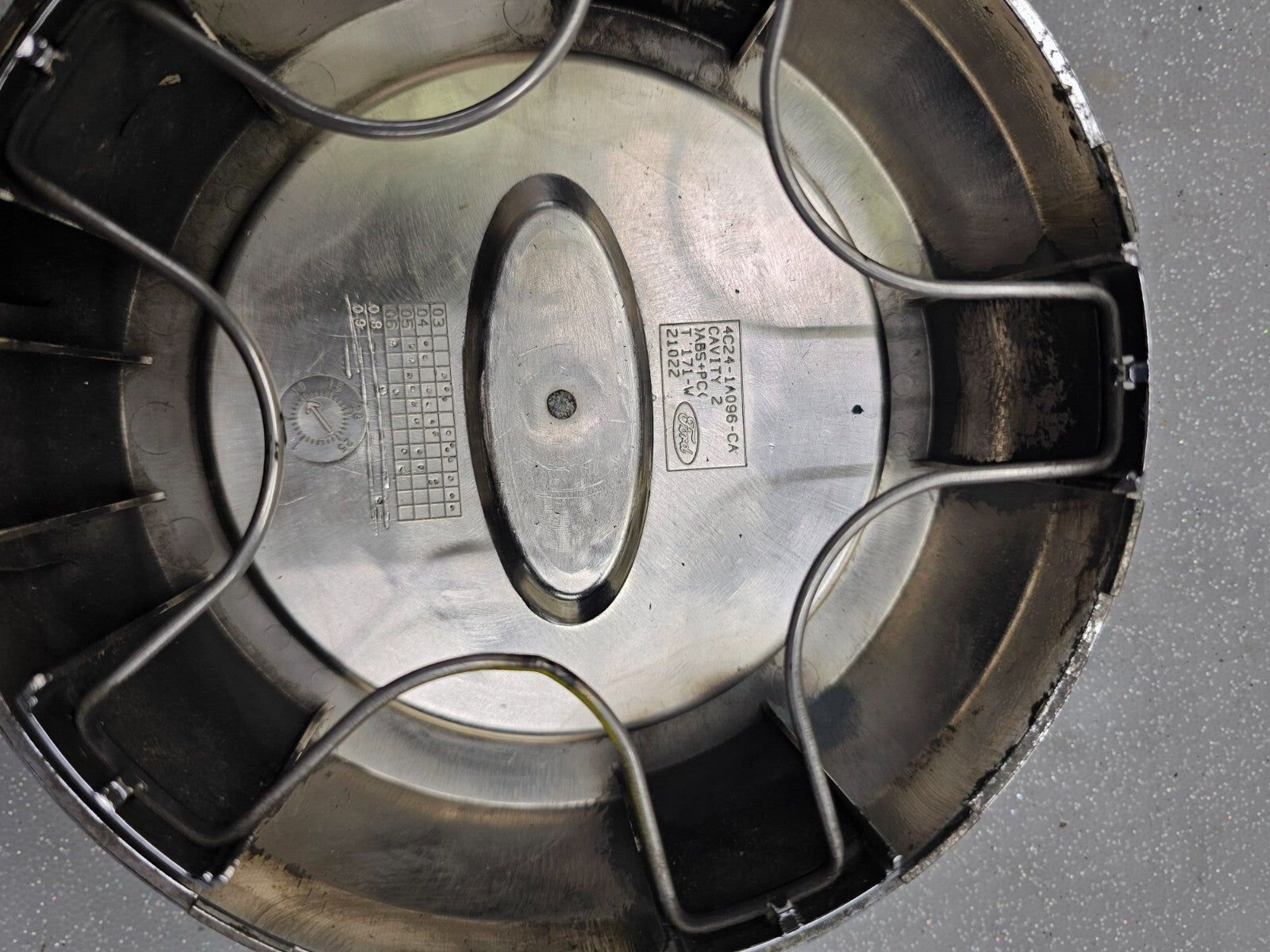 🔥04-06 Ford E150 Front Rear Left Right Wheel center cap Hub Cap Tire Lower Gray