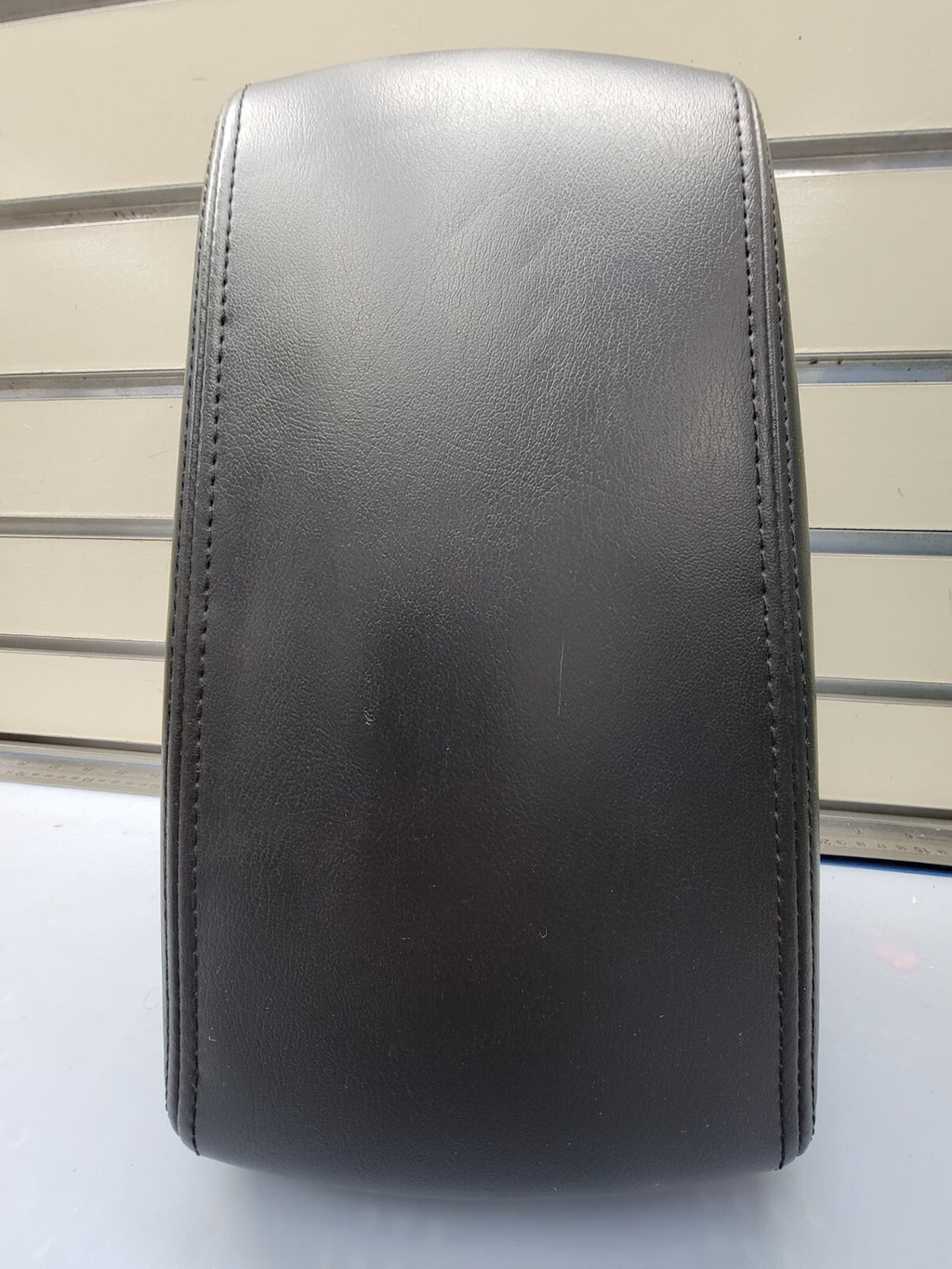 🔥06-13 CHEVROLET IMPALA CENTER CONSOLE ARM REST LID TOP PAD COVER BLACK LEATHER
