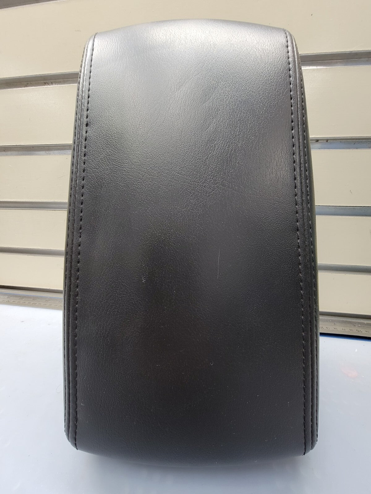 🔥06-13 CHEVROLET IMPALA CENTER CONSOLE ARM REST LID TOP PAD COVER BLACK LEATHER