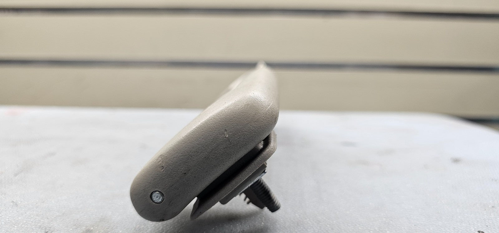🔥05-13 Silverado Sierra Trailblazer Rear Right Roof Rail Grab Assist Handle Tan