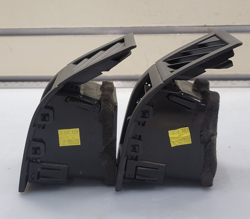 05-10 Chrysler 300 300C Dash A/C Heater AirVent Front LEFT&RIGHT Set BLACK VT42