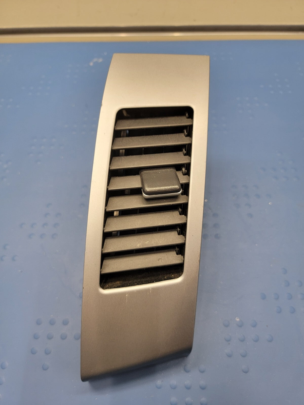 2007-2010 Mitsubishi Outlander Center Dash Right AC Air Vent Grille