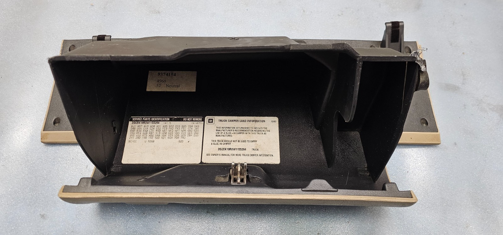 95-99 CHEVY GMC TRUCK SILVERADOC/K Glove Box Storage Compartment Assembly TAN G2