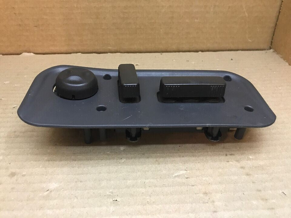 99-02 CHEVY SUBURBAN TAHOE SILVERADO 8 WAY FRONT RIGHT PASSENGER SEAT SWITCH OEM